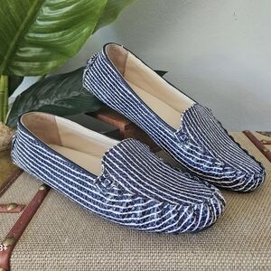 COLE HAAN Cary Venetian Moccasin featuring a pinched hand-sewn toe!